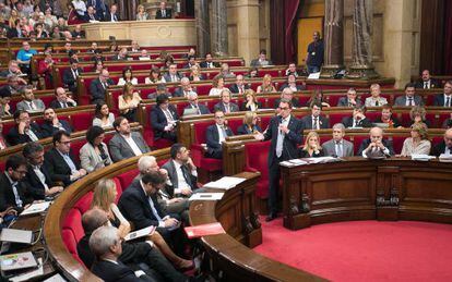 Artur Mas responde a las preguntas de los parlamentarios en una sesi&oacute;n de control al Gobierno catal&aacute;n el 20 de octubre pasado.