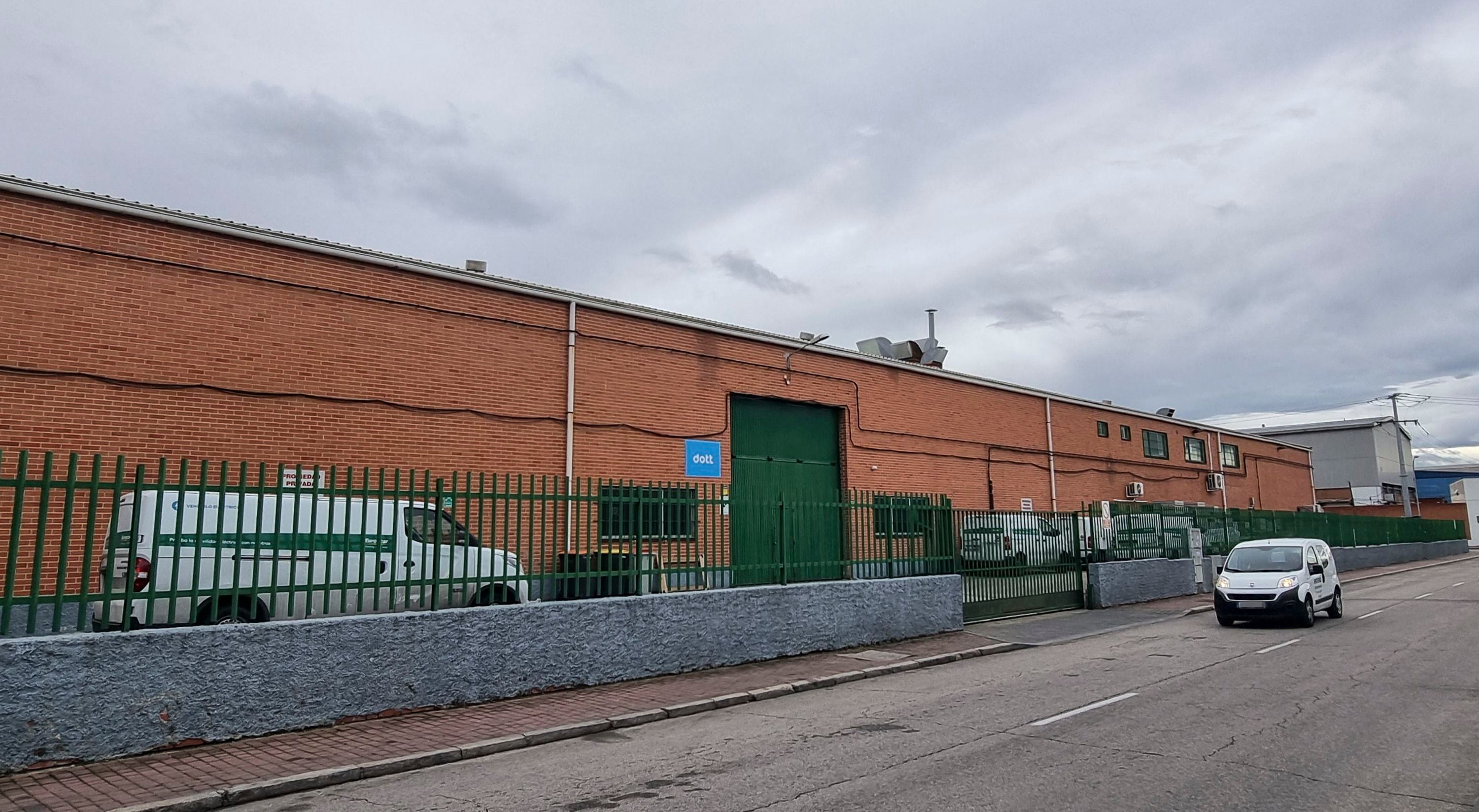 La nave de Dott en Madrid donde supuestamente se ofertan cursos de seguridad vial se encuentra en un polígono industrial del sur de la ciudad y está cerrada la mayor parte del tiempo.