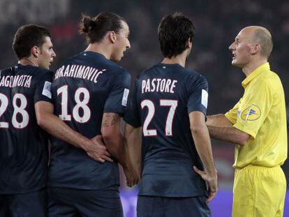 Motta, Ibrahimovic y Pastore durante el partido contra el Girondins.