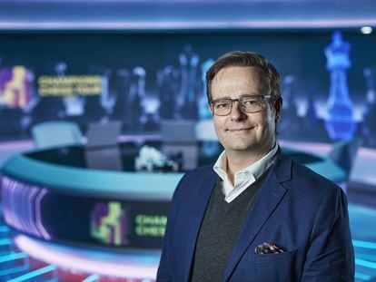 Arne Horvei, director del Champions Chess Tour, en el estudio de televisión de Oslo donde se retransmiten las partidas