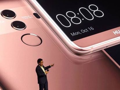 Richard Yu, CEO  de Huawei Consumer Business Group, prresentando el nuevo Huwawei Mate 10 