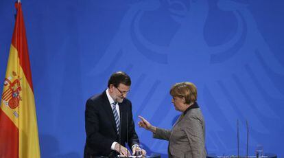 Mariano Rajoy y Angela Merkel, tras una reunión en Berlín, en 2013.