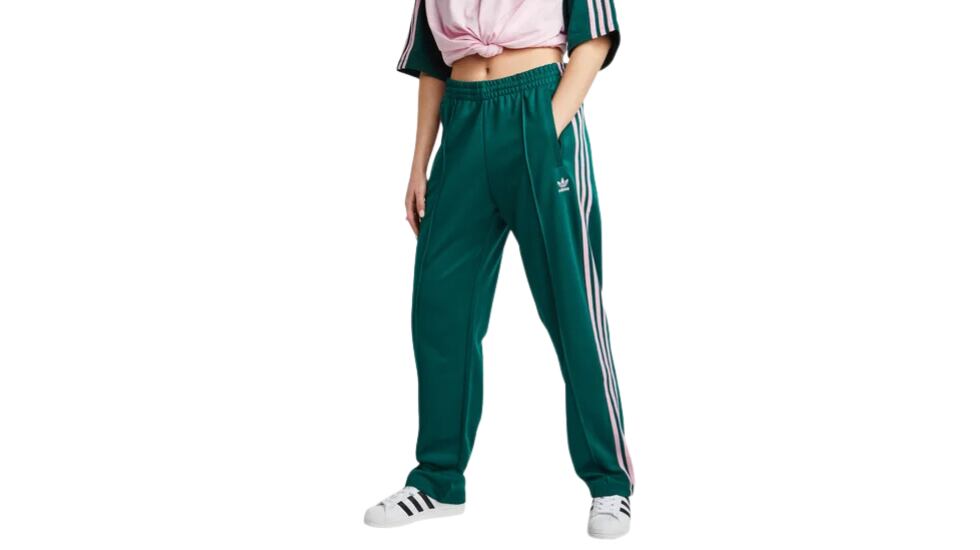 Pantalones deportivos para mujer Adidas Superstar, color verde y otras opciones disponibles.