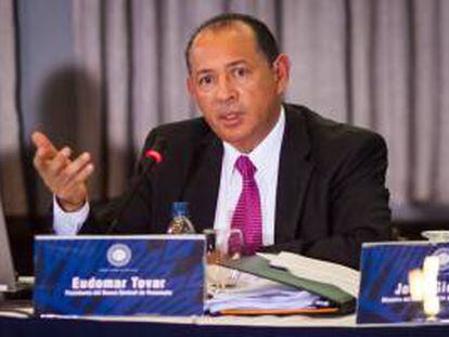 El presidente del Banco Central de Venezuela, Eudomar Tovar, ofrece una rueda de prensa este miércoles 22 de agosto de 2013, en Caracas (Venezuela).