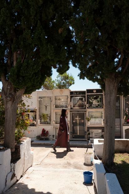El cementerio de Badalona, donde están enterrados la madre y los abuelos de la realizadora.