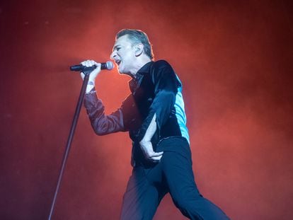 El vocalista del grupo británico Depeche Mode, Dave Gahan, durante el concierto de este viernes, segunda jornada del festival Primavera Sound.