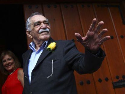 Gabriel Garcia Marquez saluda a los periodistas el día de su cumpleaños el pasado marzo.