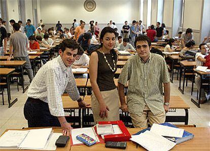 Alumnos del último curso de ingeniería industrial de ICAI en época de exámenes.