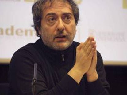 Fotografía facilitada por Mondadori de Javier Olivares, director argumental y jefe de guiones de la serie "Isabel" emitida en TVE.