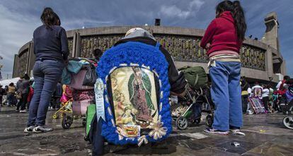 Peregrinas en los alrededores de la Bas&iacute;lica de Guadalupe.