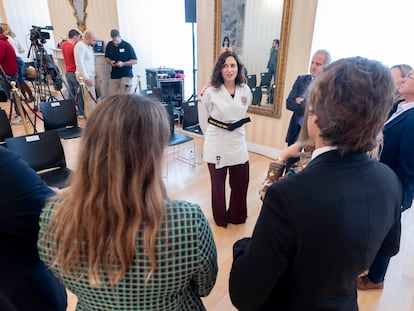 La presidenta de la Comunidad de Madrid, Isabel Díaz Ayuso, en un acto con la Federación Madrileña de Judo y Deportes Asociados en la Real Casa de Correos, este viernes.