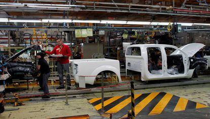 L&iacute;nea de producci&oacute;n de Nissan en la f&aacute;brica de la Zona Franca de Barcelona. 