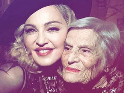 Madonna y Celeste Rodrigues en el Café Luso de Lisboa. / Vídeo: Madonna canta junto a la madre de Celeste, Amalia Rodrigues.