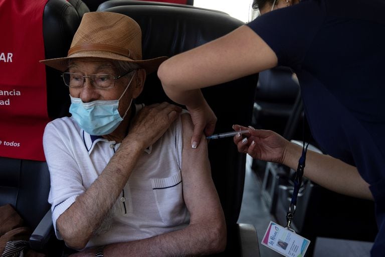 Coronavirus: Chile vacuna contra la covid- 19 a casi 1,3 millones de  personas en una semana | Sociedad | EL PAÍS