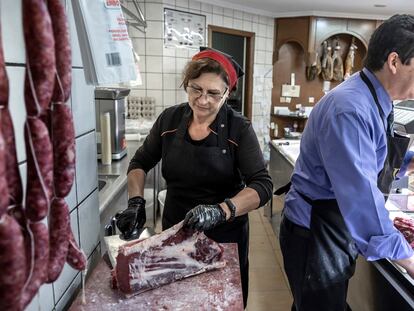Trabajadores de una carnicería.