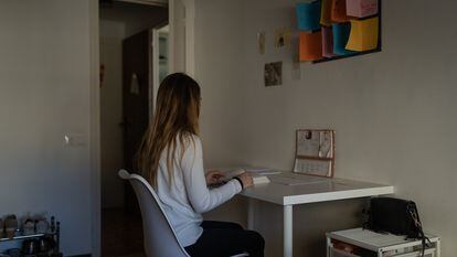 Núria García en su habitación en Barcelona, el pasado 22 de diciembre.