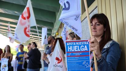Trabajadores de Ryanair en huelga, el viernes en Barajas.