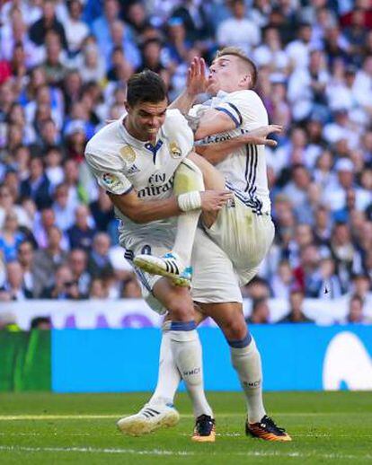 El momento del choque entre Pepe y Kroos.