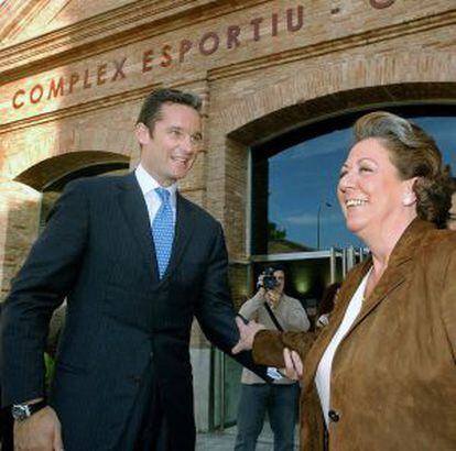 El duque de Palma, Iñaki Urdangarin, y la alcaldesa de Valencia, Rita Barberá, en la edición de 2005 de Valencia Summit.