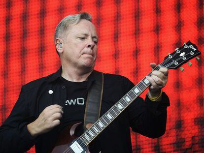 El fundador de Joy Division Bernard Sumner, durante una actuación en Londres en 2012.