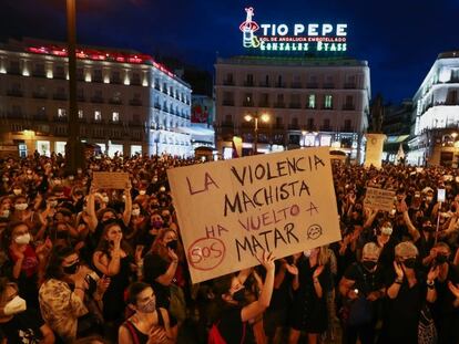 Participantes en una concentración contra la violencia machista en Madrid en junio.
