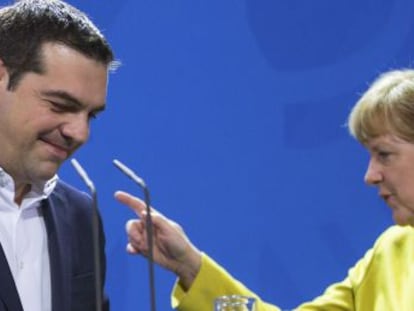 Alexis Tsipras en rueda de prensa con Angela Merkel