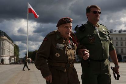 Un veterano del ejército polaco en la conmemoración del 83 aniversario de la II Guerra Mundial, este jueves en Varsovia. 