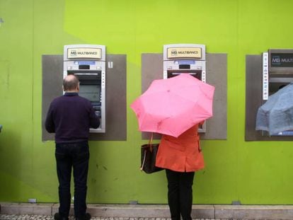 Cajeros del Novo Banco, en el centro de Lisboa.