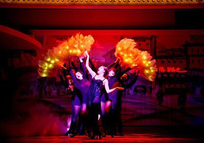 Escena del musical &#039;Merrily We Roll Along&#039;, que se representa en el Harold Pinter Theatre, de Londres