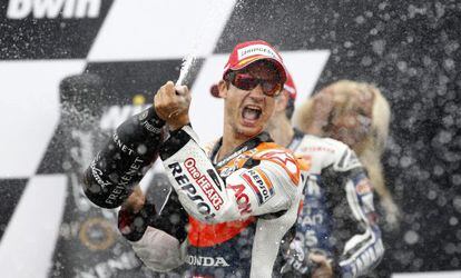 Dani Pedrosa celebra su victoria en el Gran Premio de la Rep&uacute;blica Checa.
