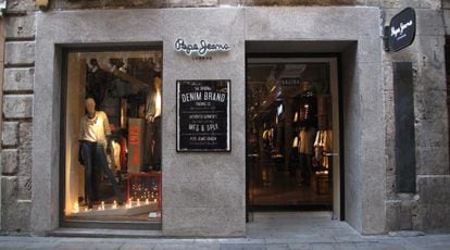 Escaparate de una tienda de Pepe Jeans en la calle Fuencarral de Madrid.