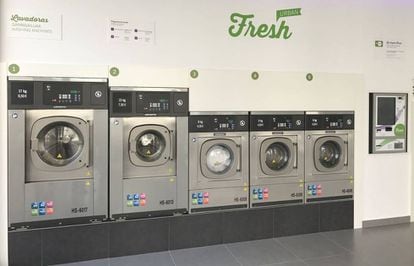 En sus 24 metros cuadrados, las Fresh Box cuentan con tres lavadoras de 8 kg, otras dos de 17 kg y tres secadoras de 17 kg.