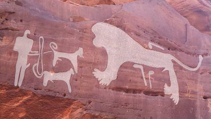Dos perros ante un león, grabados hace 8.000/9.000 años.