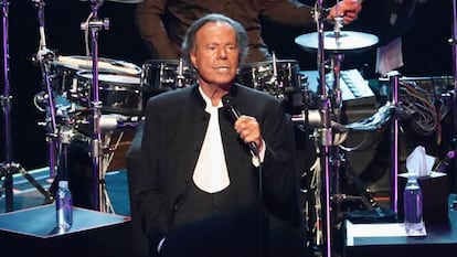 Julio Iglesias, en un concierto celebrado en México en abril de 2019.