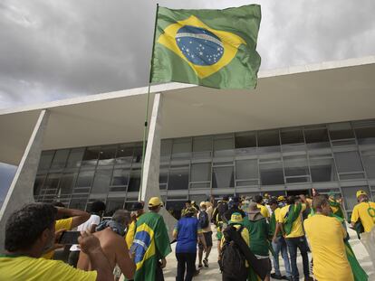 Partidarios del expresidente brasileño, Jair Bolsonaro, el domingo en Brasilia.