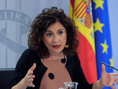 La ministra de Hacienda y portavoz del Gobierno, María Jesús Montero, interviene en la rueda de prensa posterior al Consejo de Ministros, este martes.