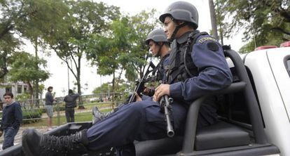 Patrulla policial alrededor del Congreso en Asunci&oacute;n.