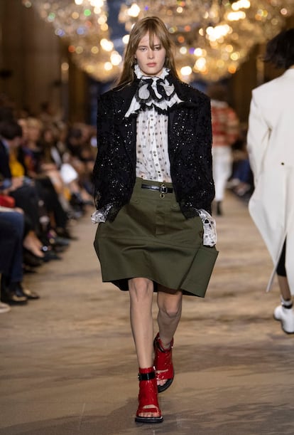 La chaqueta que ha llevado Timothée Chalamet en los Premios Oscar, presentada en el desfile primavera-verano 2022 de Louis Vuitton en la Semana de la Moda de París, en octubre de 2021.