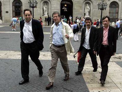 Francesc de Carreras, Félix de Azúa, Xavier Pericay y Ferran Toutain, al llegar a la reunión.