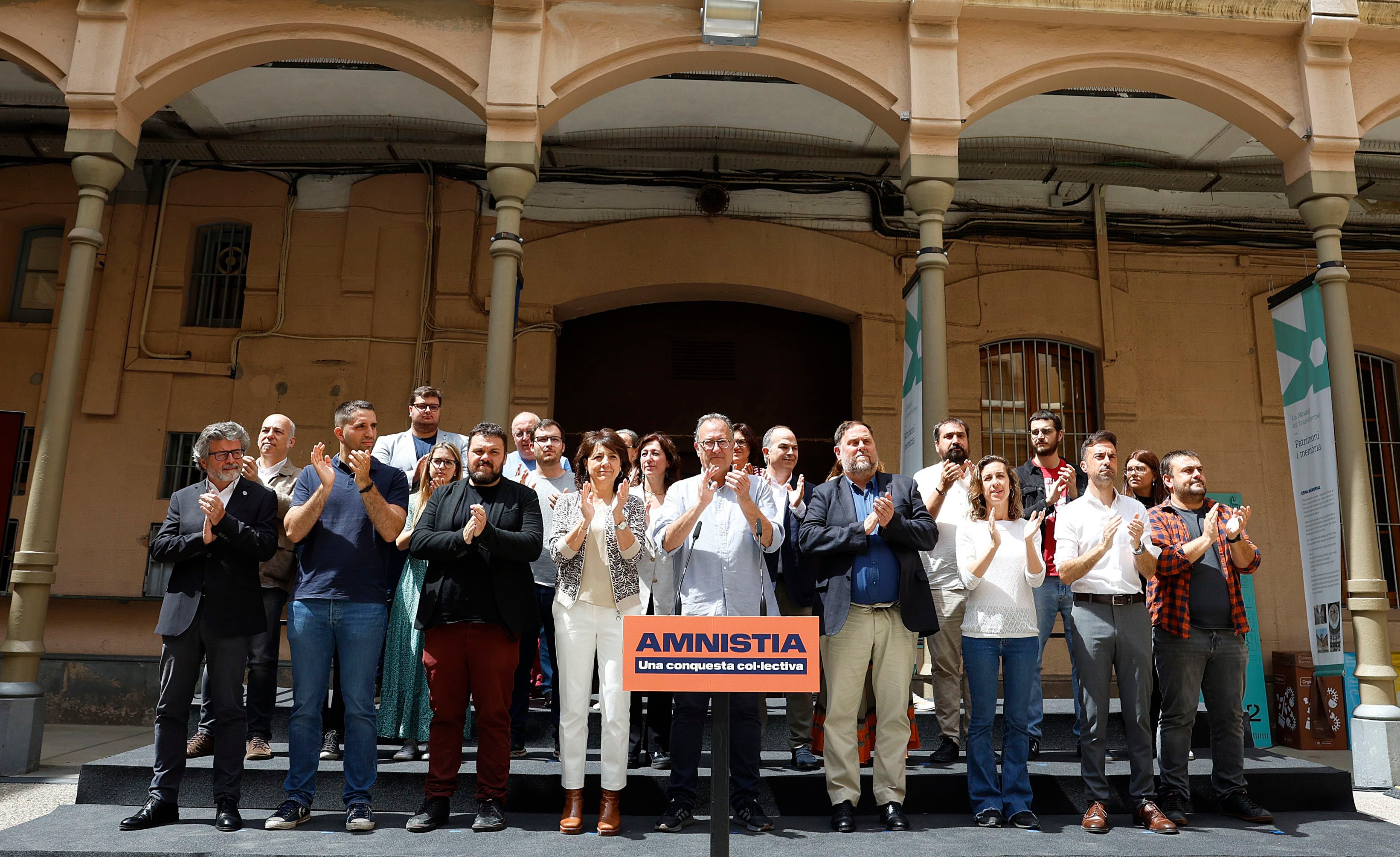 Los principales partidos y entidades independentistas celebran la amnistía en el centro cultural de la antigua cárcel de La Modelo. 