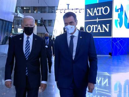 14/06/21. Captura de vídeo en la que se ve a Pedro Sánchez hablando con Joe Biden en la cumbre de la OTAN en Bruselas.