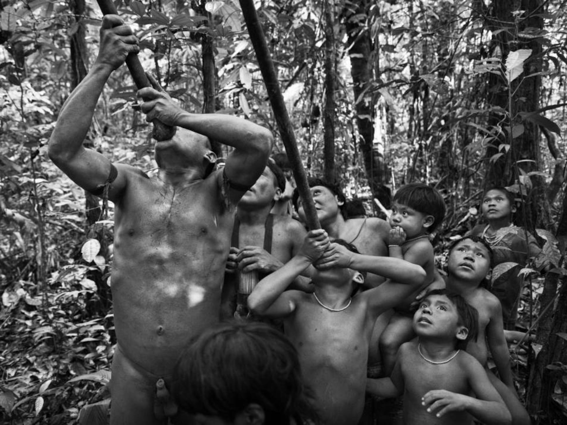 Sebastião Salgado retrata a la tribu que teme al hombre blanco | EL PAÍS  Semanal | EL PAÍS