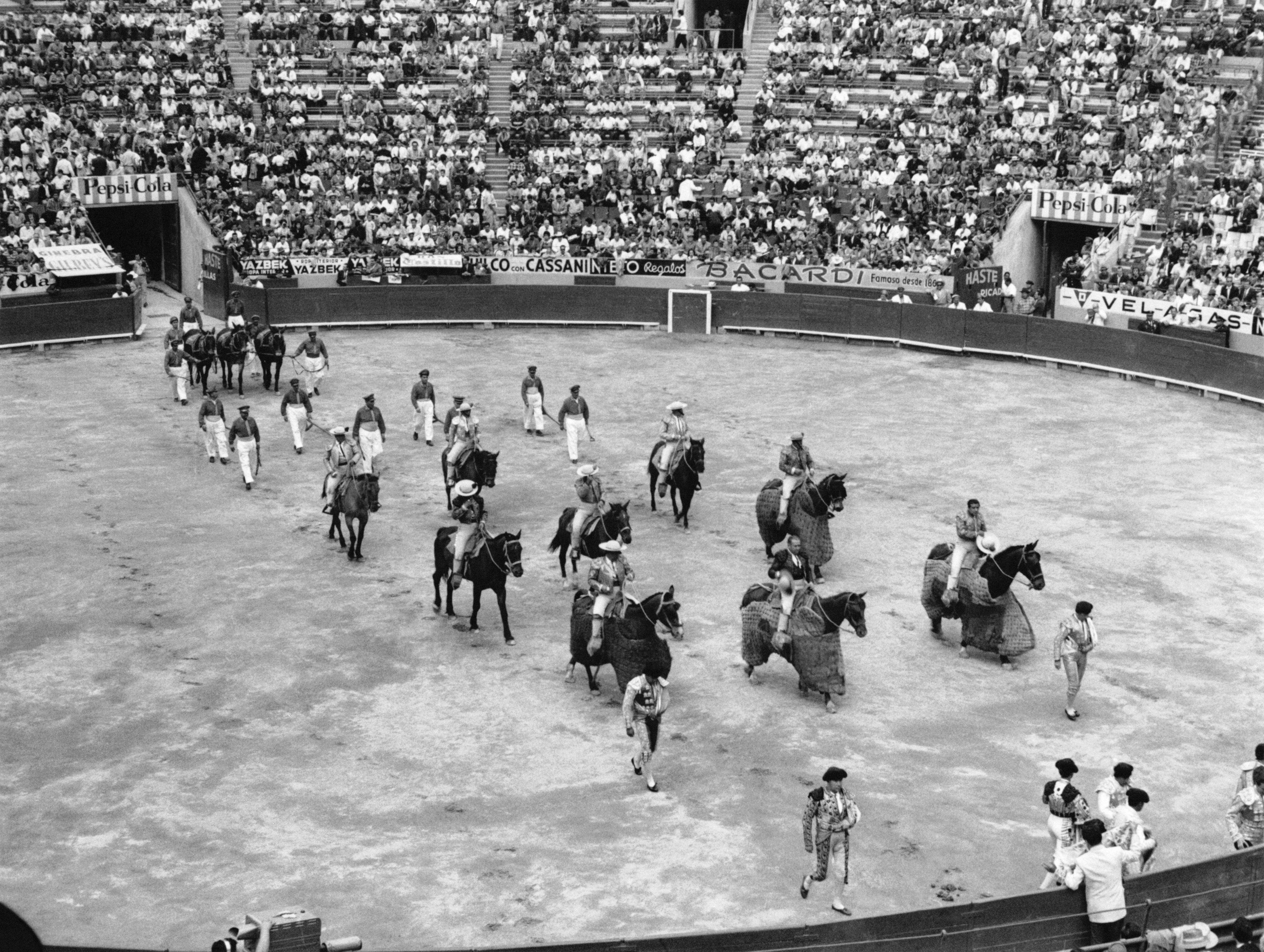 Corrida de toros en la Plaza Mexico, el 30 de diciembre de 1899. 