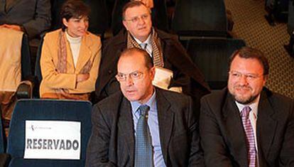 El presidente de Caja San Fernando, Alfredo Pérez Cano, y el alcalde de Sevilla, Alfredo Sánchez Monteseirín, ayer, en la asamblea constituyente.