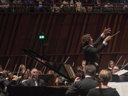 Gustavo Gimeno dirige a Daniel Barenboim en el concierto &#039;Emperador&#039;, de Beethoven, en la Philharmonie de Luxemburgo.