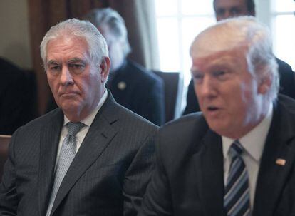 Rex Tillerson, a la derecha, junto a Donald Trump este lunes en la Casa Blanca.