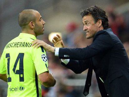 Luis Enrique dóna instruccions a Mascherano durant el partit contra el Bayern.