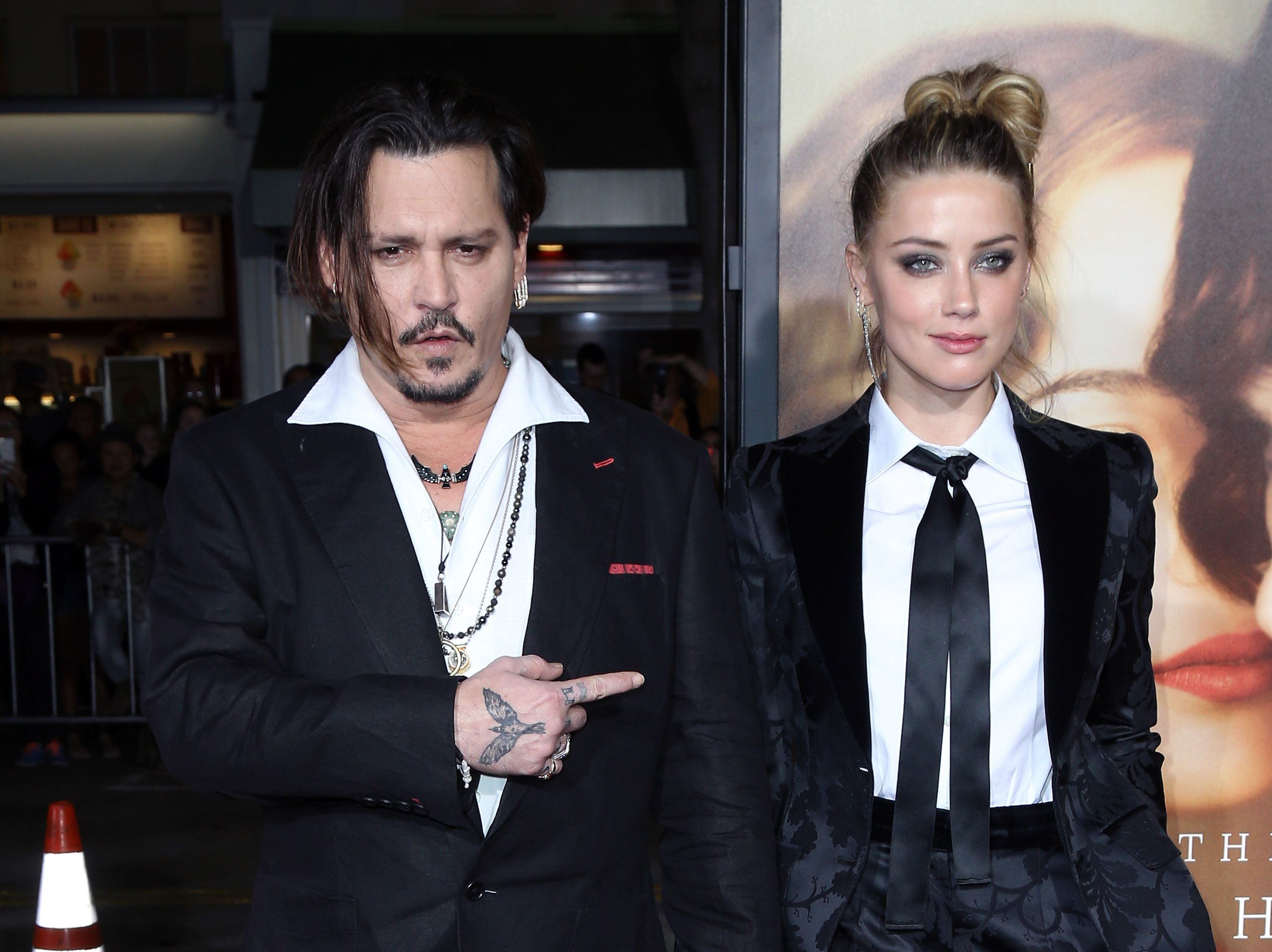 Los actores Johnny Depp y Amber Heard en el estreno de 'La chica danesa' en el Regency Village Theatre, el 21 de noviembre de 2015, en Westwood, California.