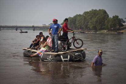 Balsas que cruzan a los migrantes de Guatemala a M&eacute;xico de forma ilegal.