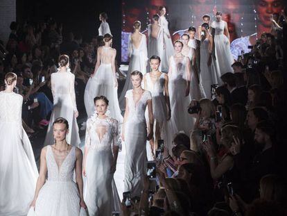 Desfile de Rosa Clara en una edición de la Barcelona Bridal Fashion Week.